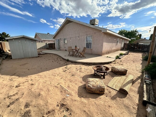 Building Photo - *"PRICE  REDUCED + MOVE-IN SPECIAL" 3 Bedroom 2 Bathroom with 2 Car Garage
