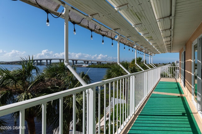 Building Photo - 3602 S Peninsula Dr