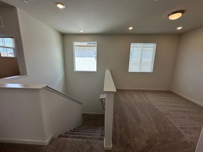 Building Photo - Gorgeous Brand New 3 Bedroom 2.5 Bath Home