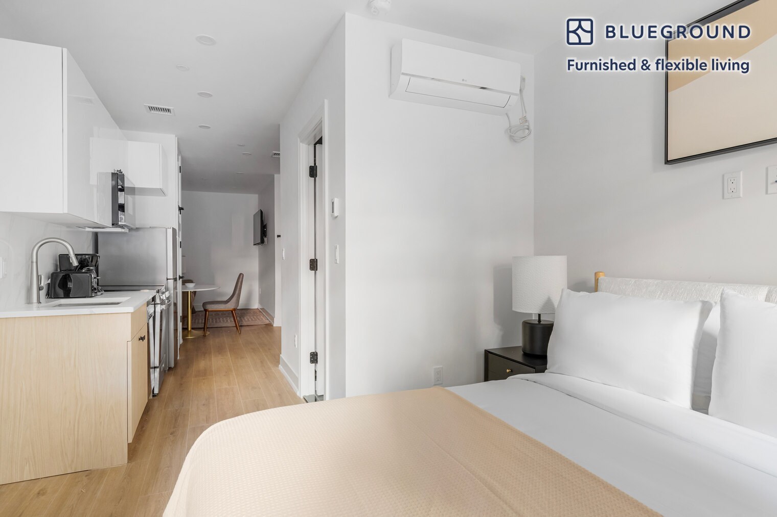 Building Photo - 307 W 39th St