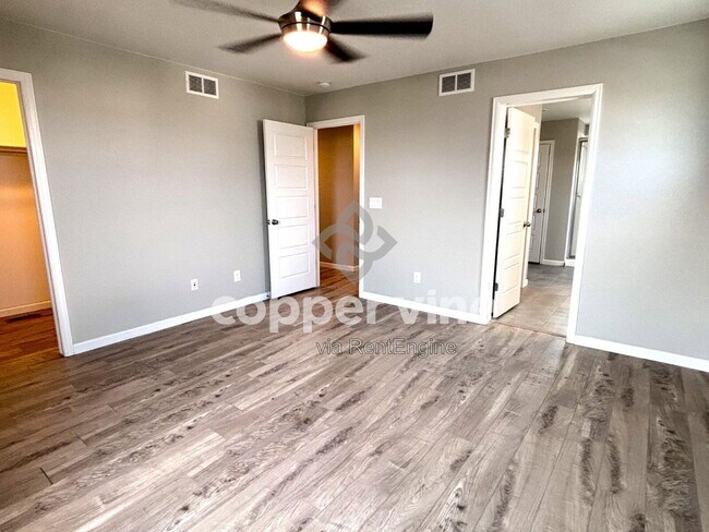 Building Photo - 510 W 175th Pl