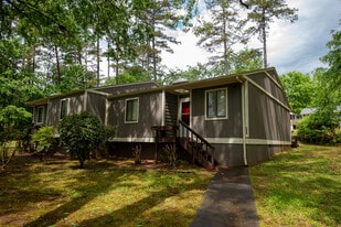 Building Photo - 303 Chesswood Dr