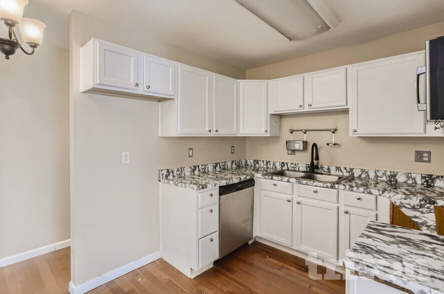 Building Photo - 240 S Irving St