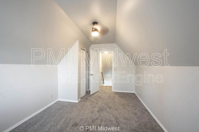 Building Photo - 632 S State St