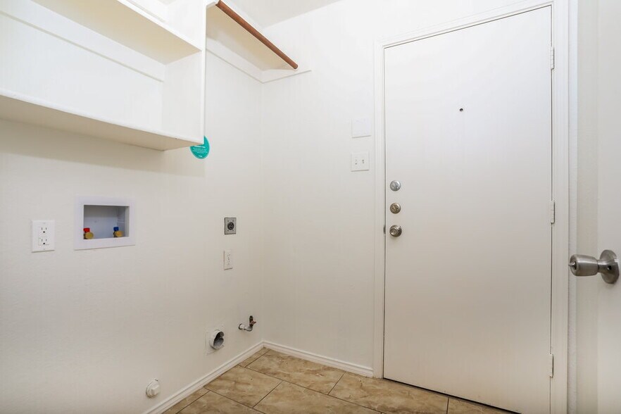 Building Photo - 4405 Crystal Ln