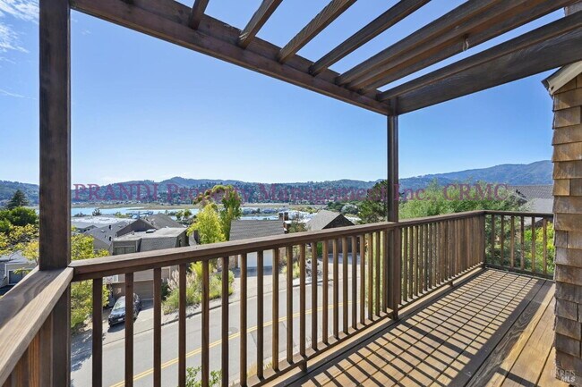 Building Photo - Panoramic View From This Strawberry Home w...