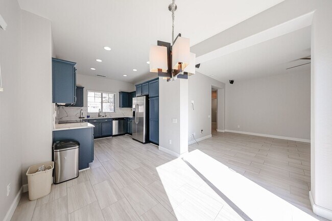Building Photo - 16039 N 19th Dr