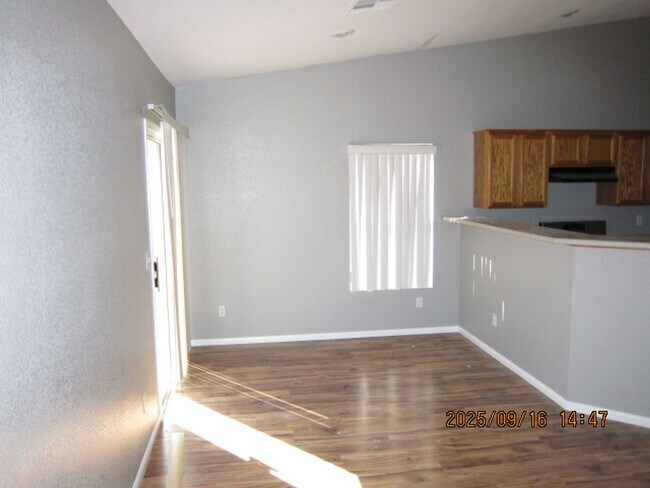 Building Photo - Beautiful 4 Bedroom Single Story House w/ ...
