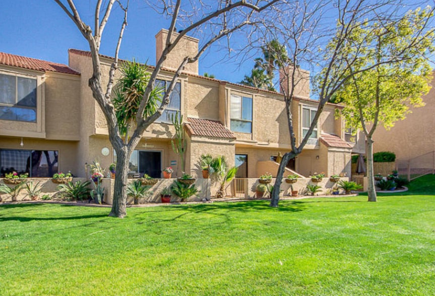 View of townhome from Green Belt/Golf Course - 7910 E Thomas Rd