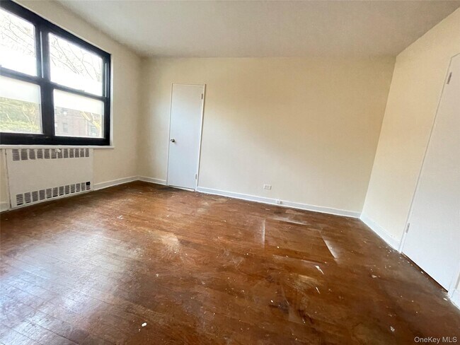 Building Photo - 141 E Hartsdale Ave