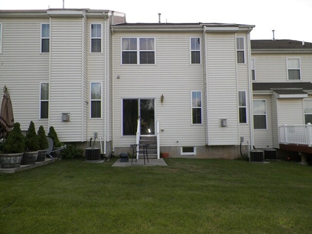 Building Photo - 227 Hamilton St