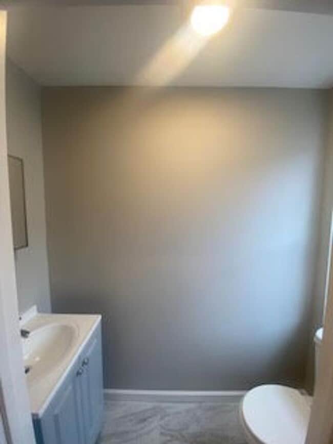 Building Photo - Large Home - Oak Lane