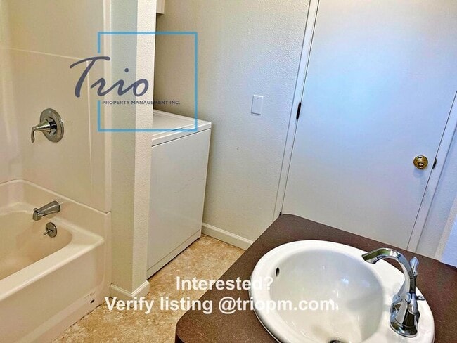 Building Photo - 822 E 35th Pl