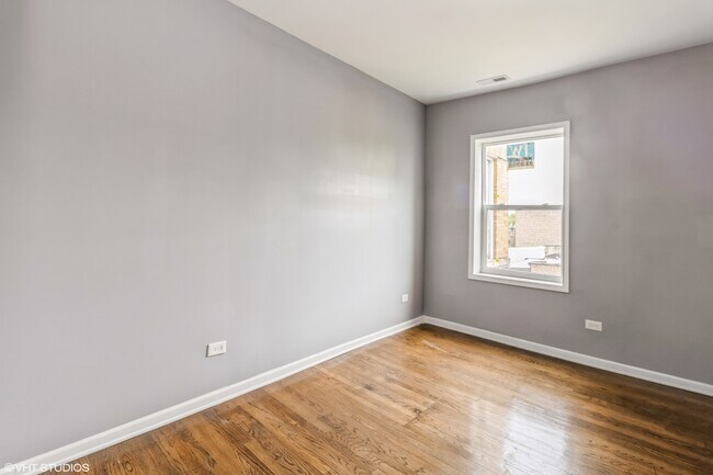 Building Photo - 1854 S Central Park Ave