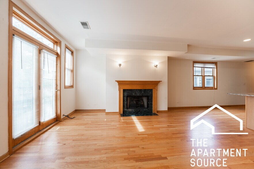 Building Photo - 3117 N Damen Ave