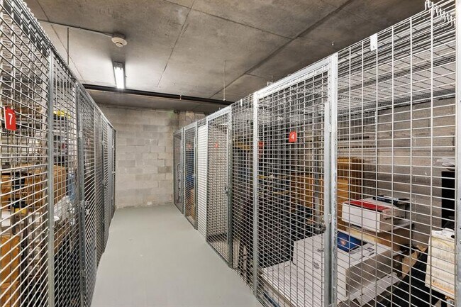 Building Photo - 350 SE 2nd St