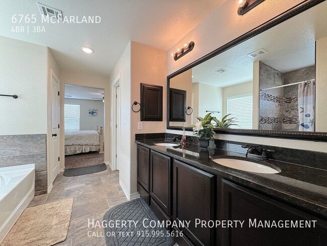 Building Photo - West El Paso 4 bed Refrig A/C with 3 car g...