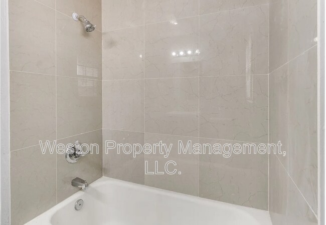 Building Photo - 1209 NE 43rd St