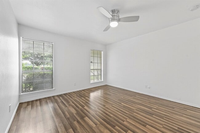 Building Photo - 4002 Ridglea Country Club Dr