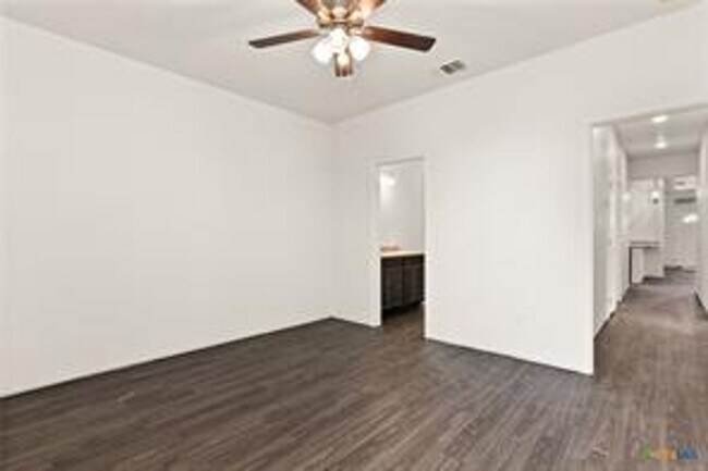 Building Photo - 117 Leon Ln