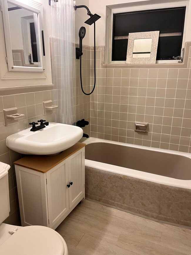 Building Photo - 260 SW 48th Ct