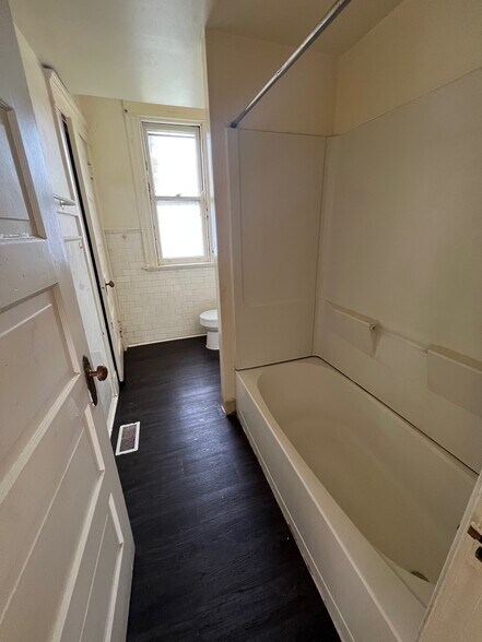 Building Photo - 268 Helen St