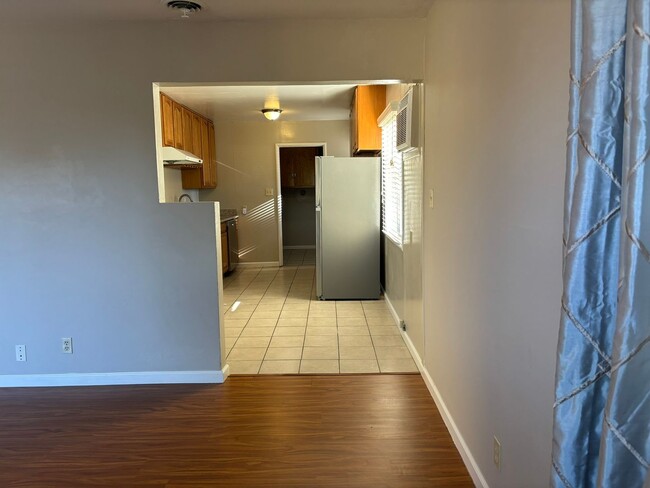 Building Photo - Well maintained 2 bed/1 bath apartment in ...