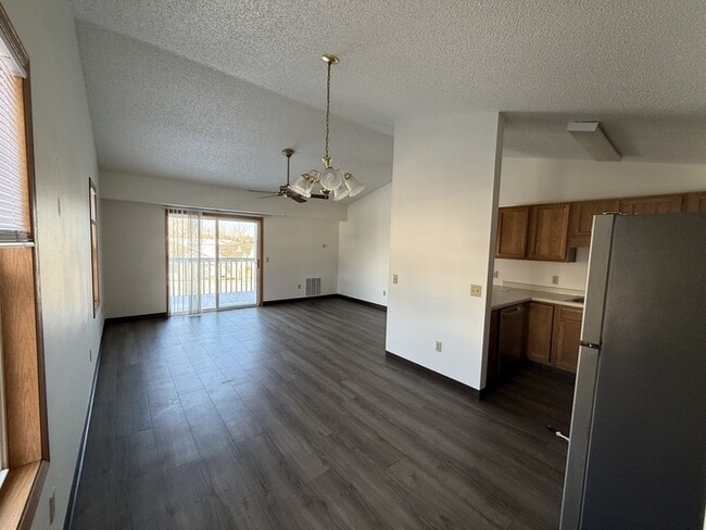 Building Photo - 2210 Valley Rd