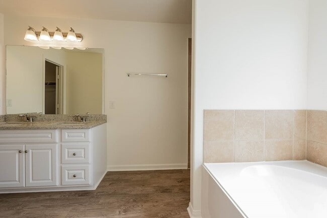 Building Photo - 922 Doubletree Glen Dr