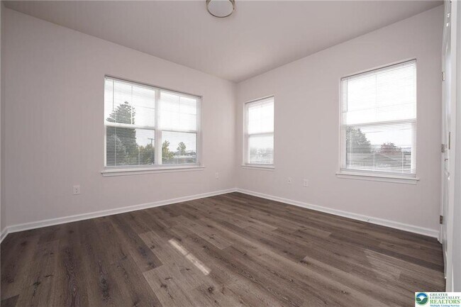 Building Photo - 1210 Eaton Ave