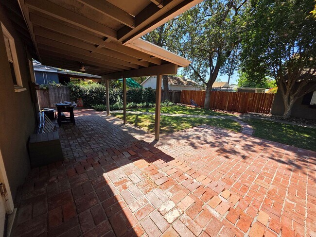 Building Photo - Charming Bungalow in La Loma neighborhood!