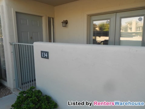 Building Photo - 1840 E Morten Ave