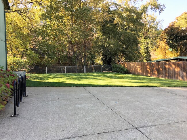 Building Photo - NE Stephens