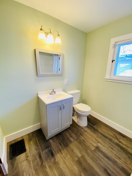 Building Photo - 5330 E Burgess Ave