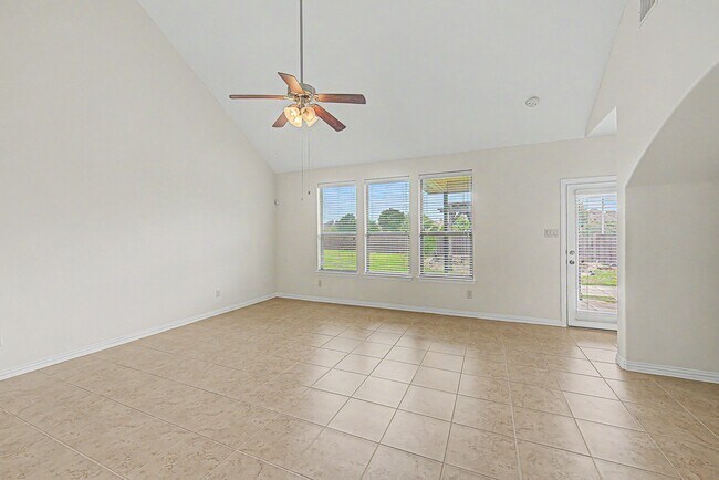 Building Photo - 2302 Blue Jay Ln