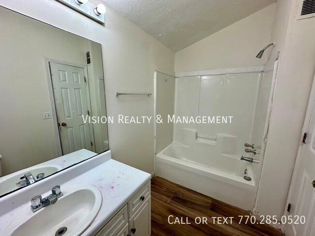 Building Photo - 909 Troup St