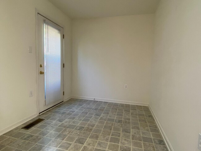 Building Photo - 25 Mabel Ln