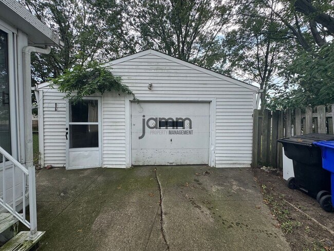 Building Photo - 14635 Sylvia Dr