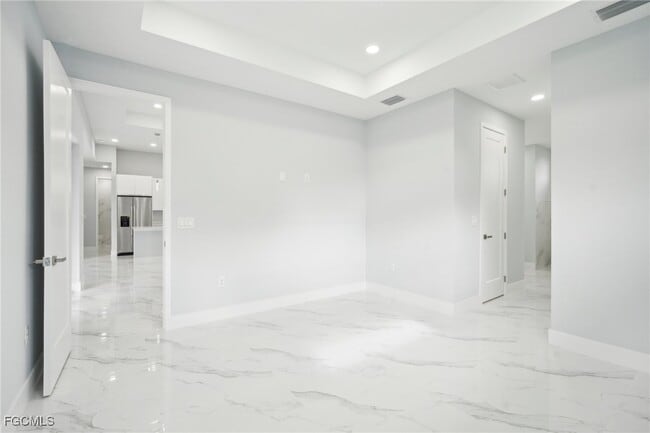 Building Photo - 872 Spaulding St E