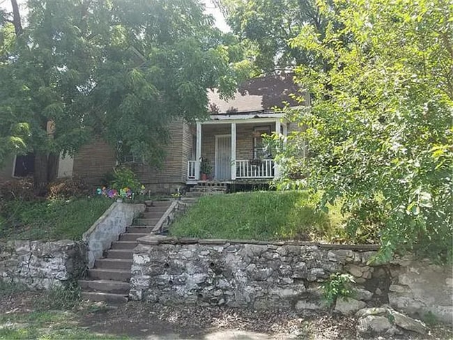 Primary Photo - 6501 Roberts St