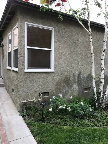Building Photo - 2118 N Glenoaks Blvd