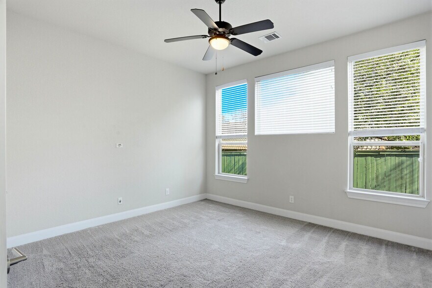 Building Photo - 11330 Cottage Grove