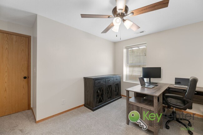 Building Photo - 5 Bedroom 3 Bathroom | Glen Hills - Derby, KS