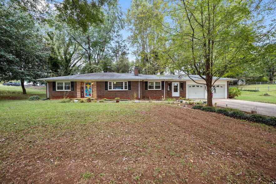 Building Photo - 5728 Nylon Dr