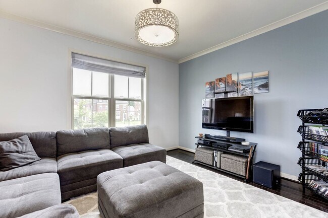 Building Photo - 3 Bed 4.5 Bath - Silver Spring Townhouse i...