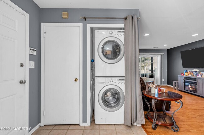 Building Photo - 237 Paddington Ct
