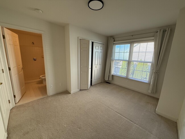 Building Photo - 18145 Shoreline Ct