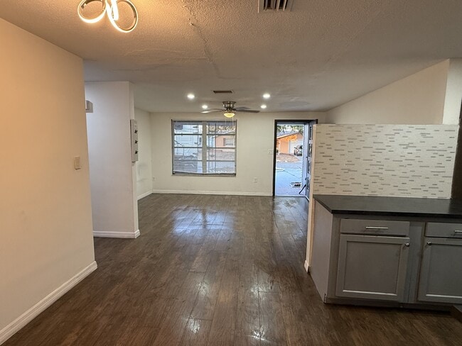 Building Photo - 7634 Rosewood Dr