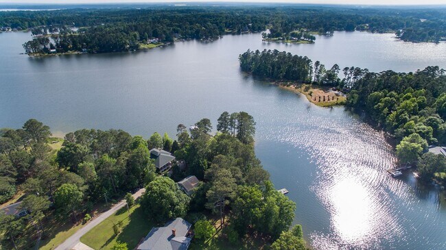 Building Photo - Rare opportunity to rent on LAKE MURRAY!