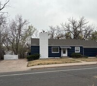 Building Photo - AVAILABLE AUGUST - Spacious 3 bed